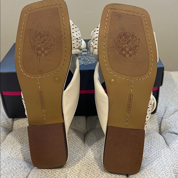 Vince Camuto Azori Slide Sandals - made of baby sheep leather - Picture 7 of 9